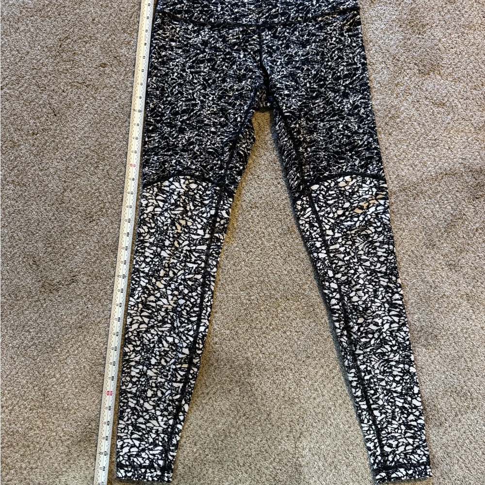 Lululemon Athletica Compression Monochrome Patterned Leggings - Size 10